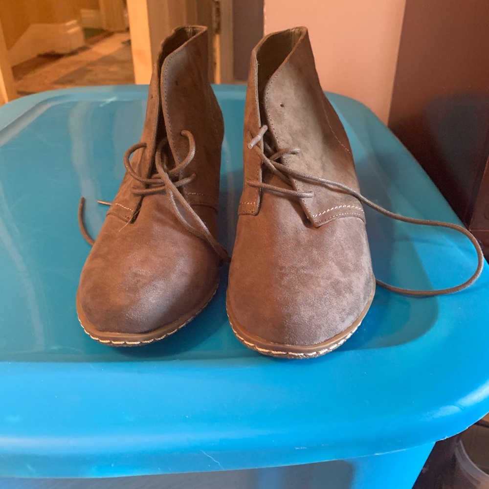 Shoe boots